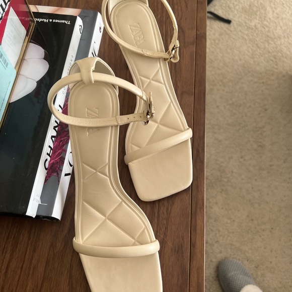 ZARA Strappy Square Toe Heels - Picture 4 of 6